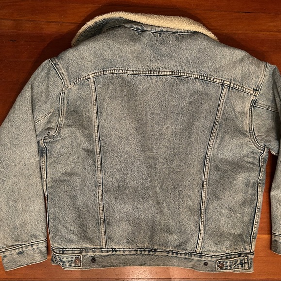 Levi’s denim fleece lined size small jacket - Picture 2 of 6